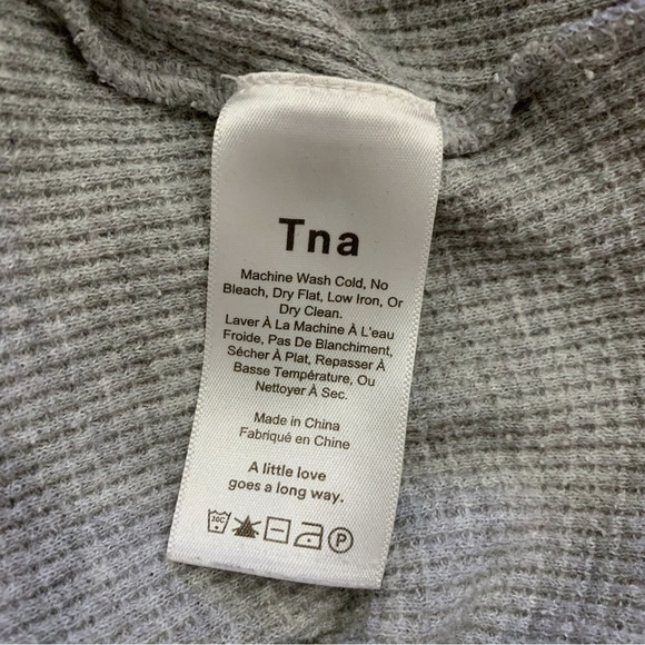 Aritzia TNA Cropped Thermal - Picture 5 of 5
